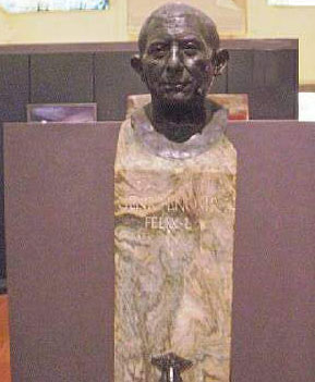 photograph of sculptured head of Caecilius' ancestor